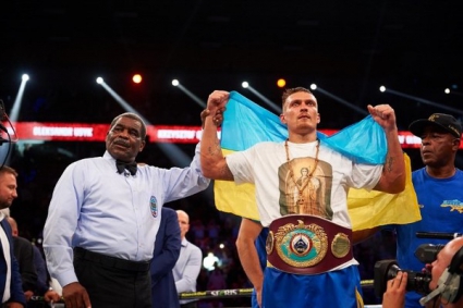 Александр Усик защитил свой титул чемпиона мира по версии WBO в тяжелом весе.