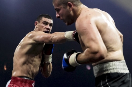 Тищенко нокаутировал Харта и завоевал вакантный пояс WBA в новой весовой категории.