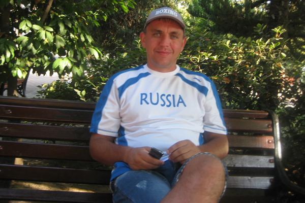 На Дону родной брат зарезал известного тренера по боксу на похоронах отца