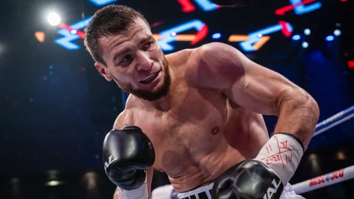 Хатаев бил Морреля 10 раундов, но проиграл в глазах судей