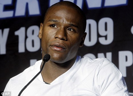 Флойд Мейуэзер: "Готов встретиться с Пакиао, если он подпишет контракт с Mayweather Promotions"